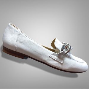 DONALD PLINER NOLIN CHAIN LOAFER FLATS